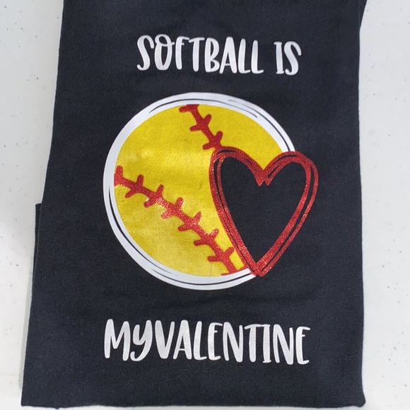 ‘Softball is My Valentine’ Youth Small T-Shirt EUC - Picture 4 of 5